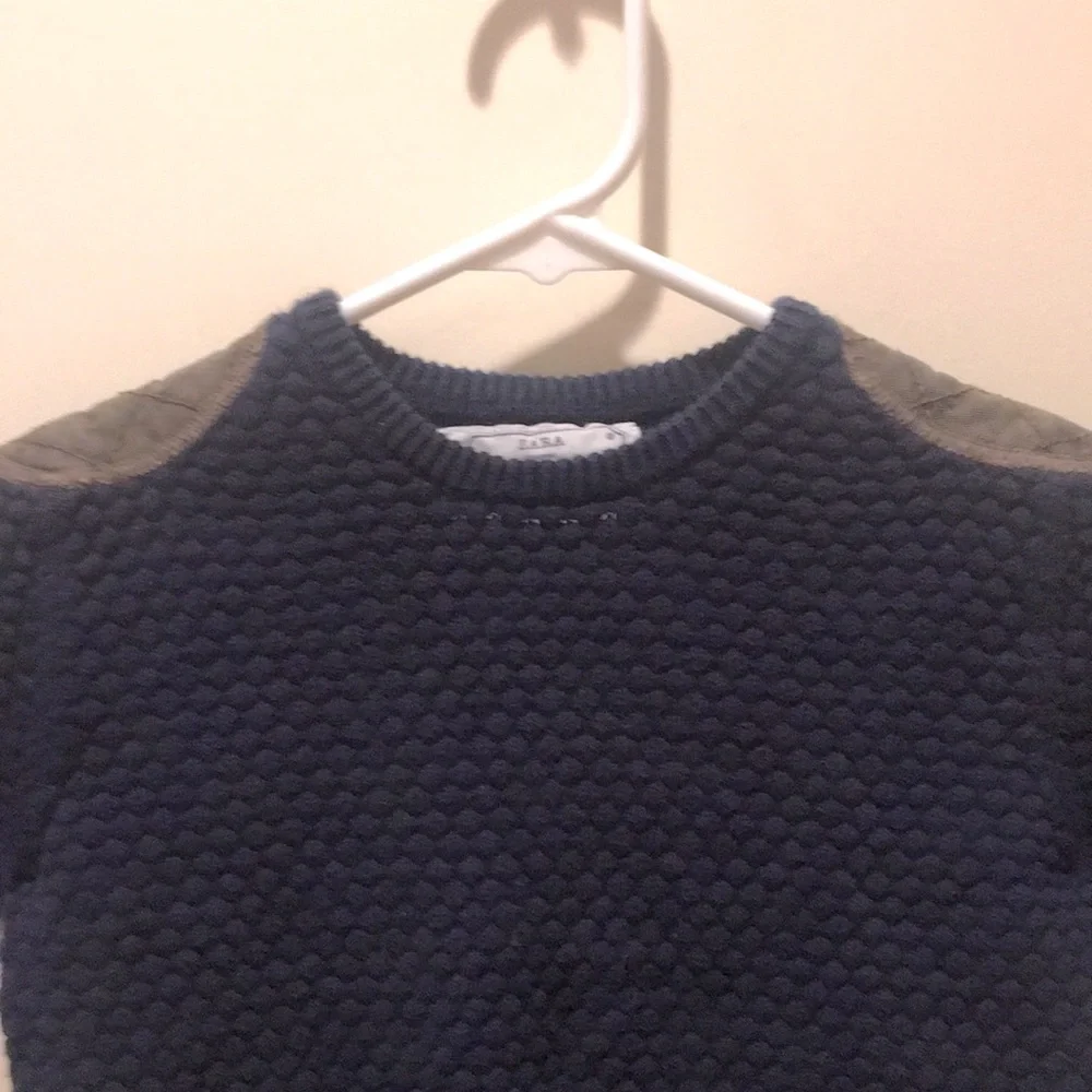 Zara boys Knitwear pullover crewneck sweater w/ brown shoulder appliqué 4-5 yrs